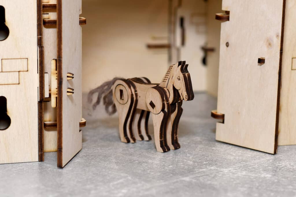 Holzfigur Pferd vom Holzritterburg vom Set Burgwacht - nachhaltiges Holzspielzeug von WoodHeroes